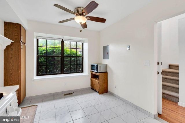 2004 MEADOWLANDS CT, Toms River, NJ 08755