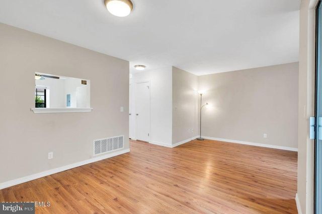 2004 MEADOWLANDS CT, Toms River, NJ 08755
