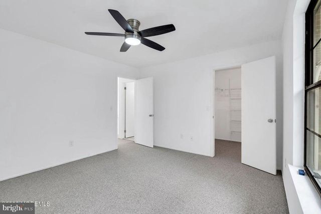 2004 MEADOWLANDS CT, Toms River, NJ 08755