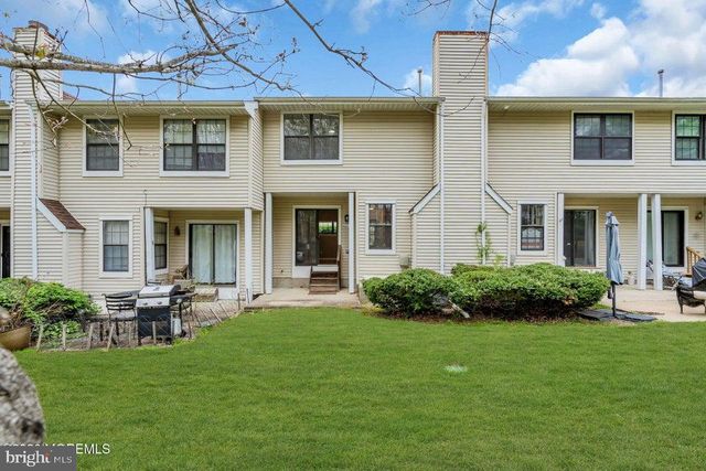 2004 MEADOWLANDS CT, Toms River, NJ 08755