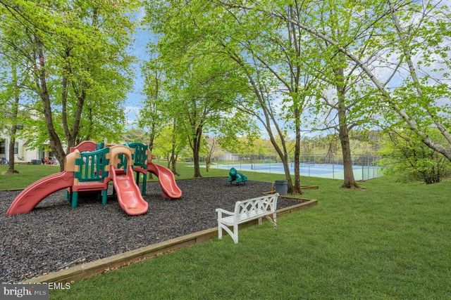 2004 MEADOWLANDS CT, Toms River, NJ 08755