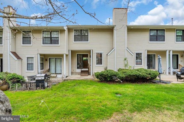 2004 MEADOWLANDS CT, Toms River, NJ 08755