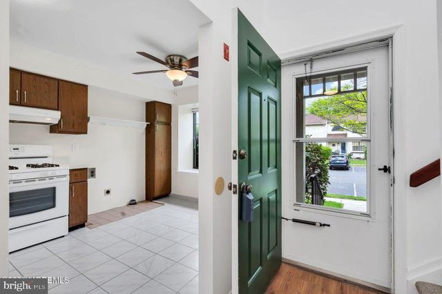 2004 MEADOWLANDS CT, Toms River, NJ 08755