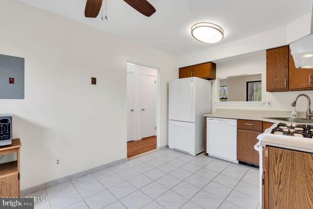 2004 MEADOWLANDS CT, Toms River, NJ 08755