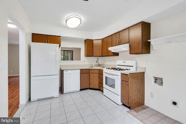 2004 MEADOWLANDS CT, Toms River, NJ 08755