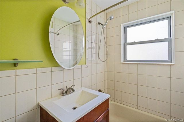 6701 152nd Street 220A, Flushing, NY 11367