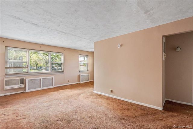6701 152nd Street 220A, Flushing, NY 11367