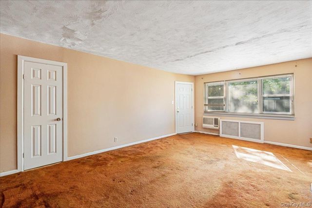 6701 152nd Street 220A, Flushing, NY 11367