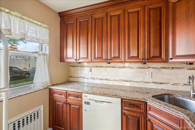 6701 152nd Street 220A, Flushing, NY 11367