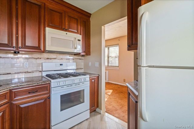 6701 152nd Street 220A, Flushing, NY 11367