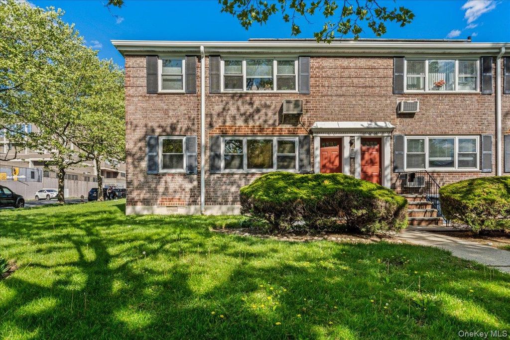 6701 152nd Street 220A, Flushing, NY 11367