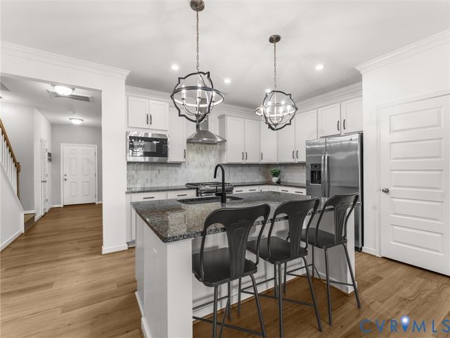 18536 Palisades Rdg, Moseley, VA 23120