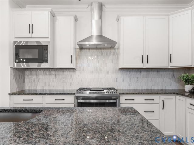 18536 Palisades Rdg, Moseley, VA 23120