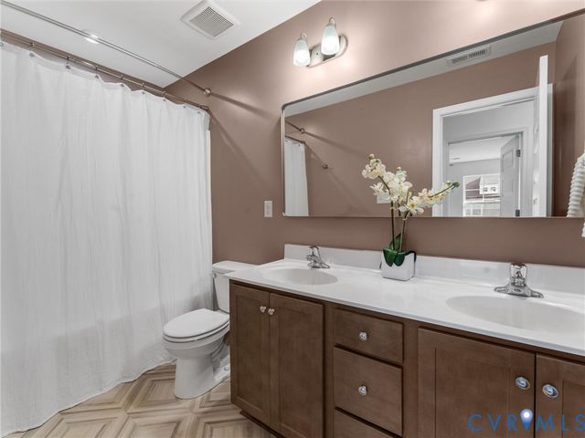 18536 Palisades Rdg, Moseley, VA 23120