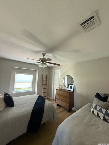 132 MERRY TRL, San Antonio, TX 78232