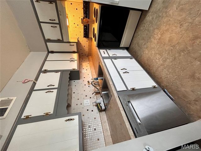 1677 Herault place #B Place B, St Louis, MO 63125