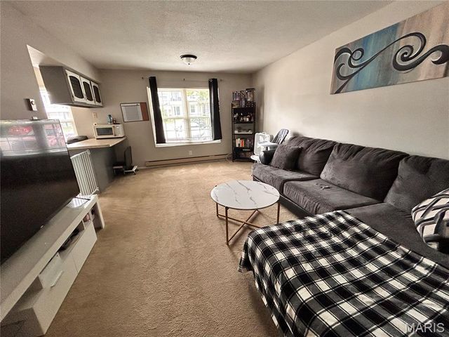 1677 Herault place #B Place B, St Louis, MO 63125