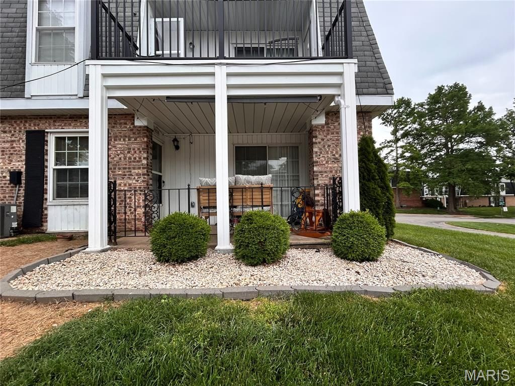 1677 Herault place #B Place B, St Louis, MO 63125