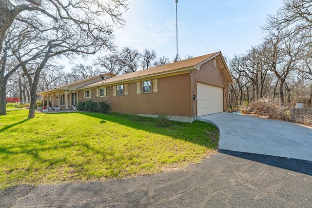 102 Shady Oak Drive, Weatherford, TX 76087