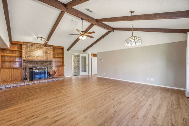 102 Shady Oak Drive, Weatherford, TX 76087