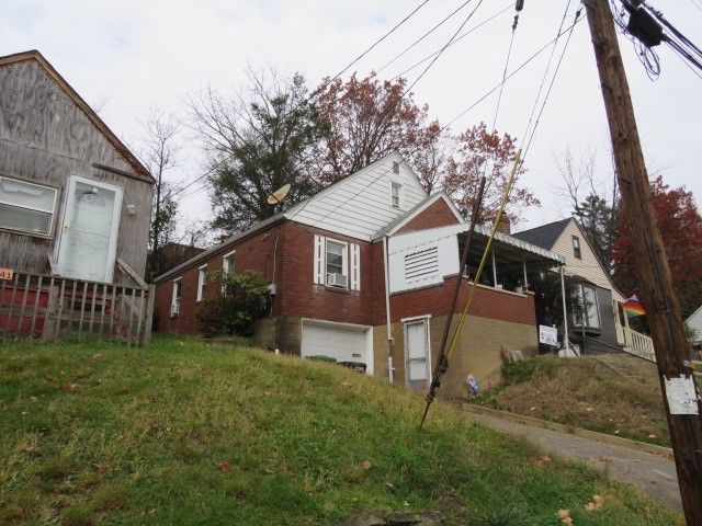 2145 Village Dr, Wilkinsburg, PA 15221