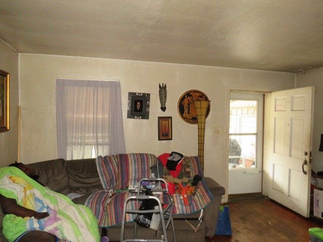 2145 Village Dr, Wilkinsburg, PA 15221