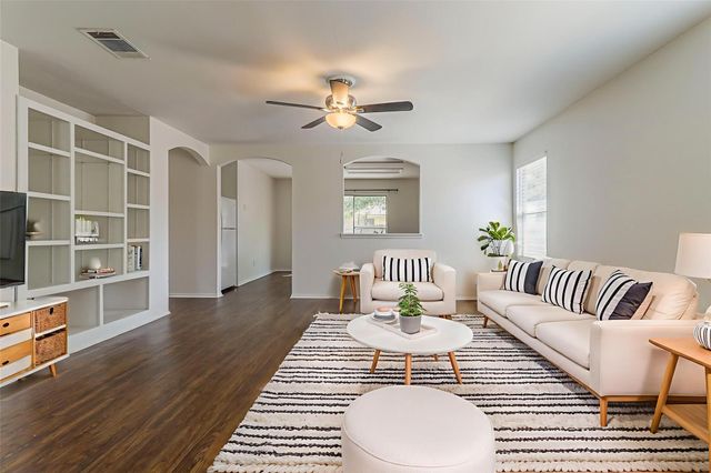 132 Hunter Rex WAY, Kyle, TX 78640