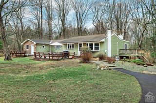 23 Leggett Road, Ghent, NY 12075