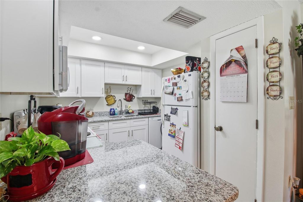 Image 13 of property listing at 4602 SANDY LANE, Lakeland, FL 33813