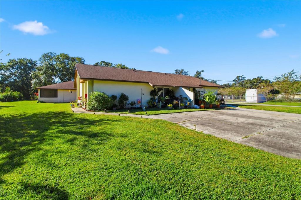 Image 4 of property listing at 4602 SANDY LANE, Lakeland, FL 33813
