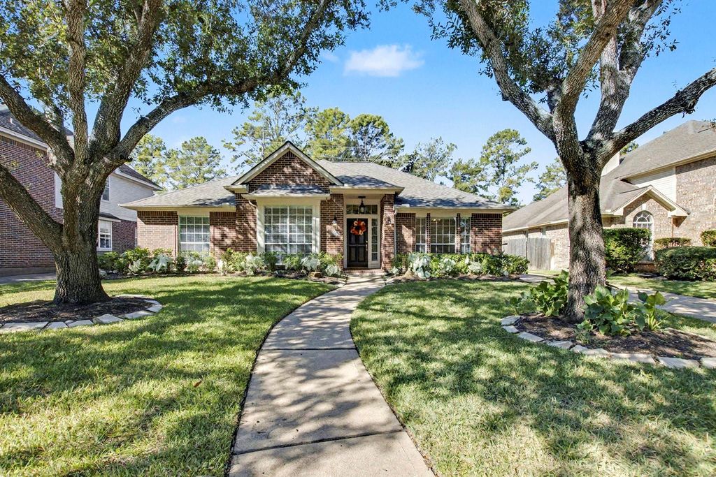 1102 Hathorn Way Drive, Houston, TX 77094