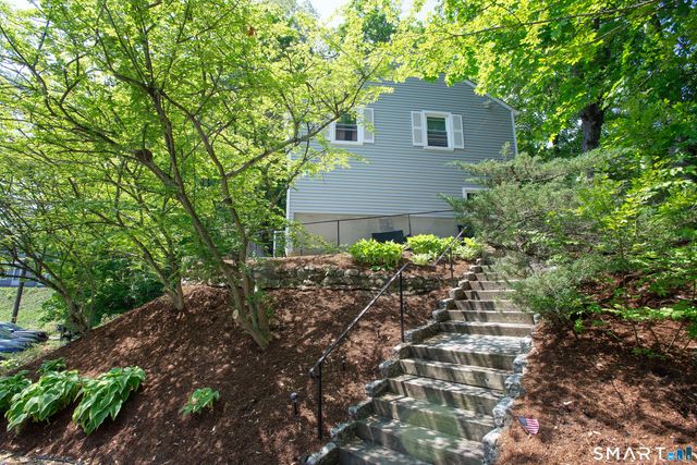 32 East Hills Drive 32, New Canaan, CT 06840
