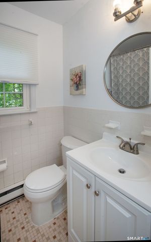 32 East Hills Drive 32, New Canaan, CT 06840
