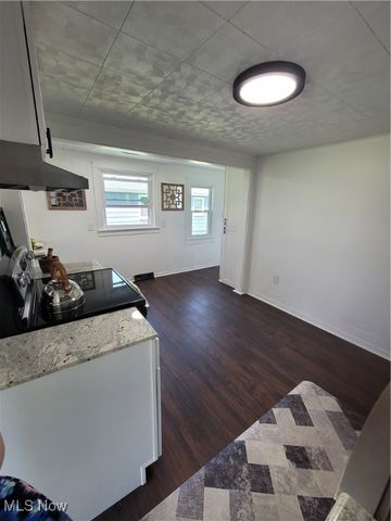 2311 Stillwagon Road SE, Warren, OH 44484