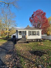 2311 Stillwagon Road SE, Warren, OH 44484