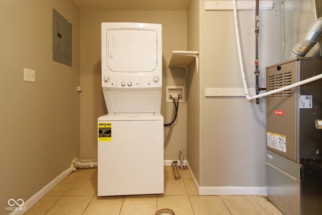 6213 Commodore Drive, Indianapolis, IN 46219