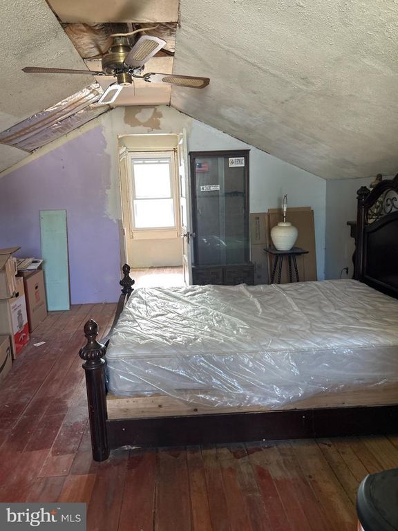Image 9 of property listing at 212 LAKEVIEW AVE, Edgewater, MD 21037