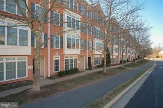 4610 BATTENBURG LN #821, Fairfax, VA 22030