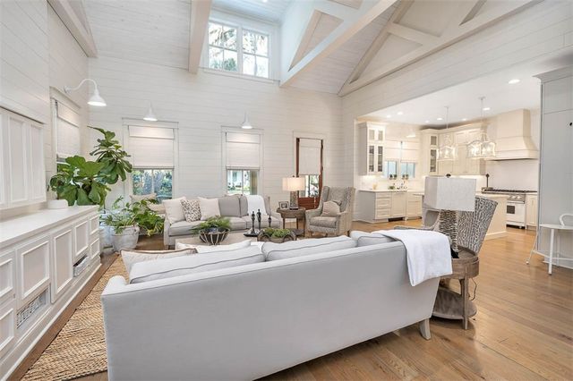 1030 Village Oaks Lane, St Simons Island, GA 31522