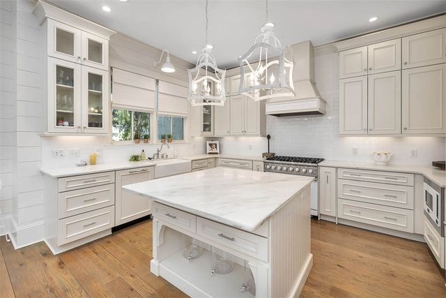 1030 Village Oaks Lane, St Simons Island, GA 31522