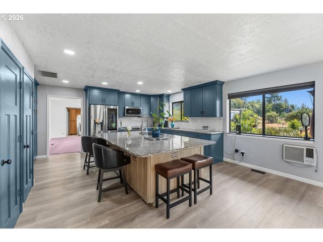 38100 Se COUPLAND Rd, Estacada, OR 97023
