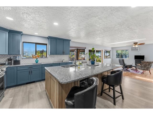 38100 Se COUPLAND Rd, Estacada, OR 97023