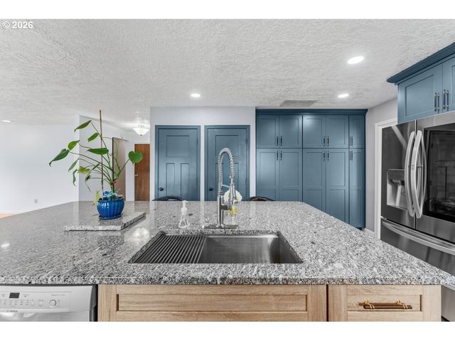 38100 Se COUPLAND Rd, Estacada, OR 97023