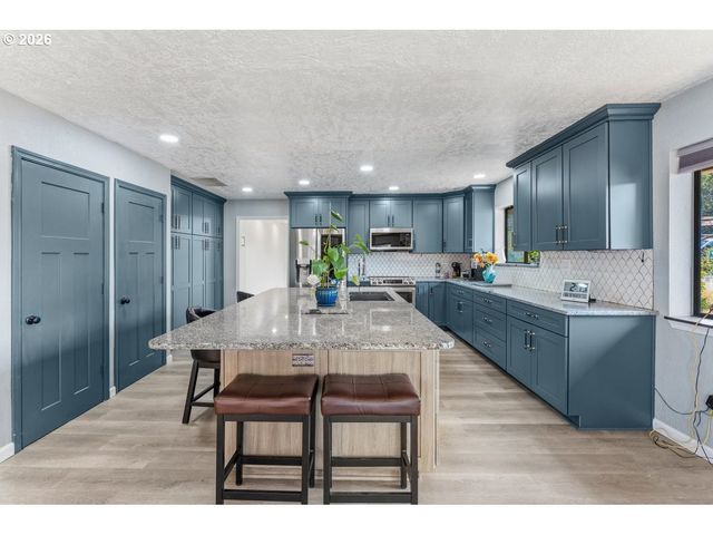 38100 Se COUPLAND Rd, Estacada, OR 97023