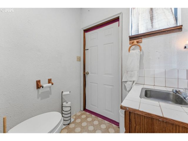 38100 Se COUPLAND Rd, Estacada, OR 97023