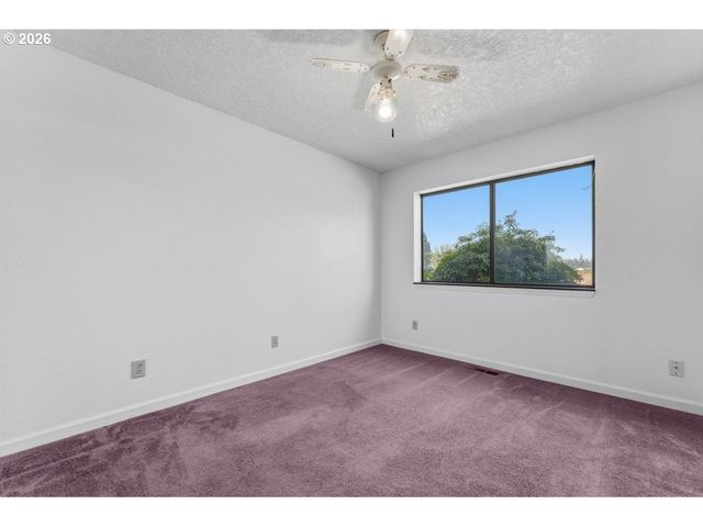 38100 Se COUPLAND Rd, Estacada, OR 97023