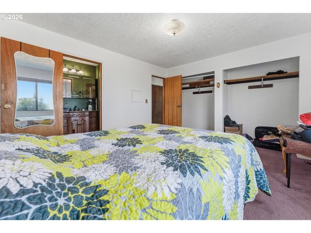 38100 Se COUPLAND Rd, Estacada, OR 97023