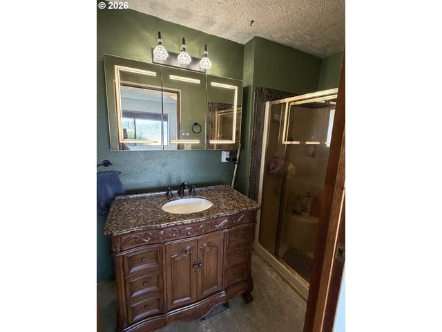 38100 Se COUPLAND Rd, Estacada, OR 97023