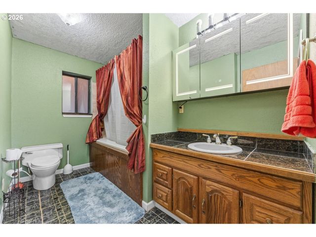 38100 Se COUPLAND Rd, Estacada, OR 97023