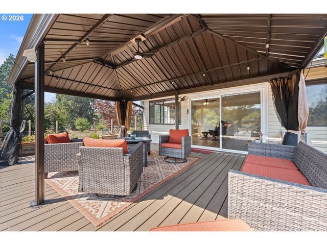 38100 Se COUPLAND Rd, Estacada, OR 97023